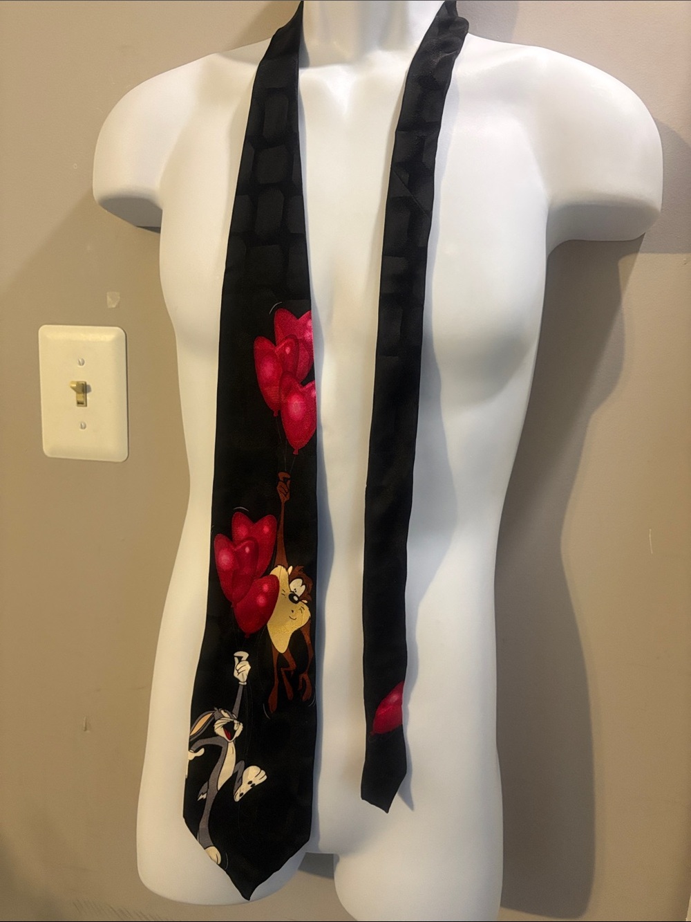 Vintage Silk Looney Tunes Bugs Bunny and Taz Novelty Tie with Red Heart Balloons